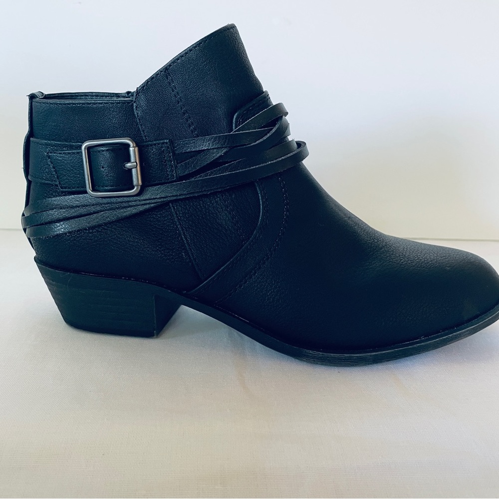 Steve Madden Girl Barty buckle ankle boots black size 7.5M